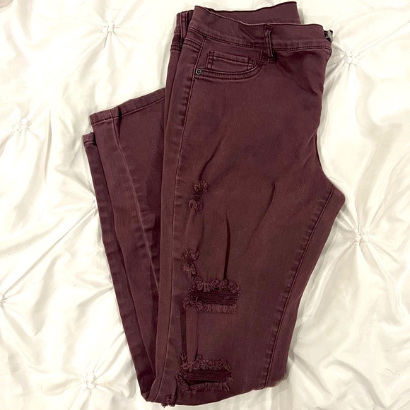 New York & Company, Women’s Soho Legging Jeans in Distressed Eggplant. Size 10 - Picture 3 of 3